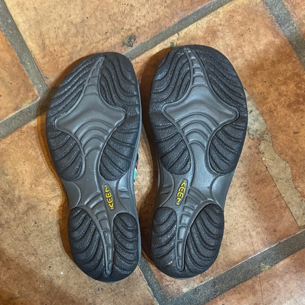 Keen Black Sandals with Multicolor Straps - Picture 3 of 3